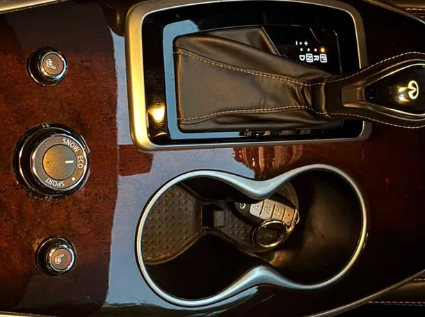 Car image 30