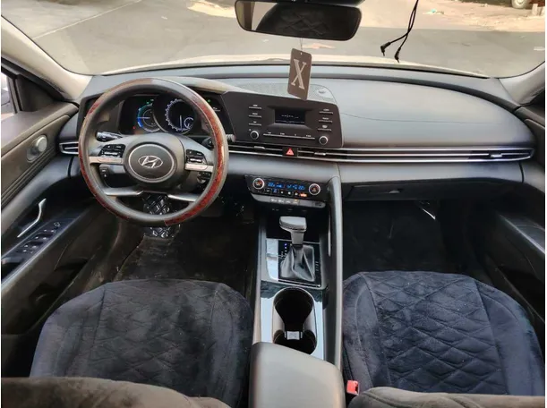 Car image 18
