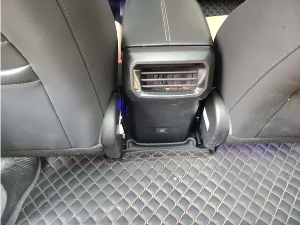 Car image 29