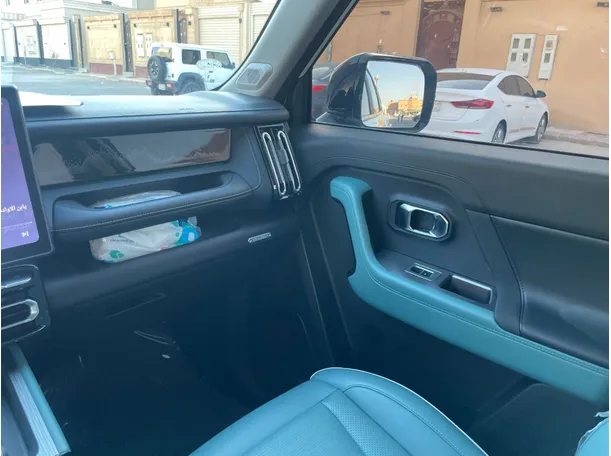 Car image 19