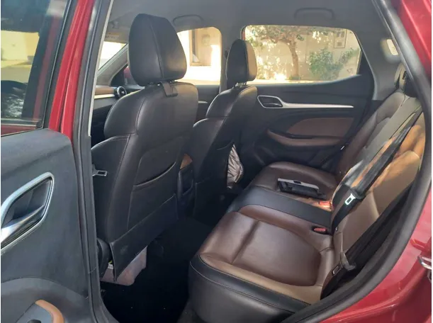 Car image 14