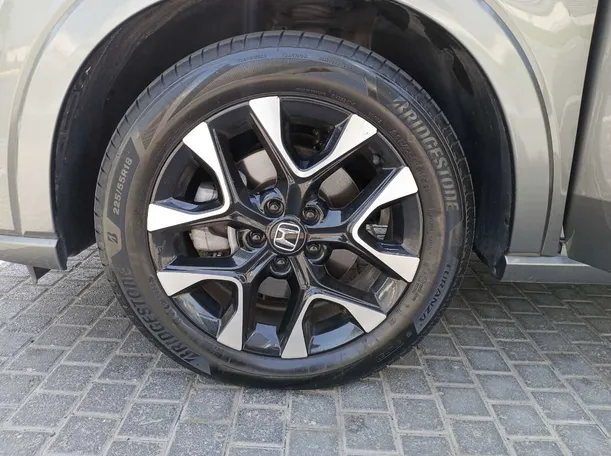 Car image 9
