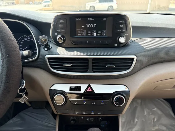 Car image 20