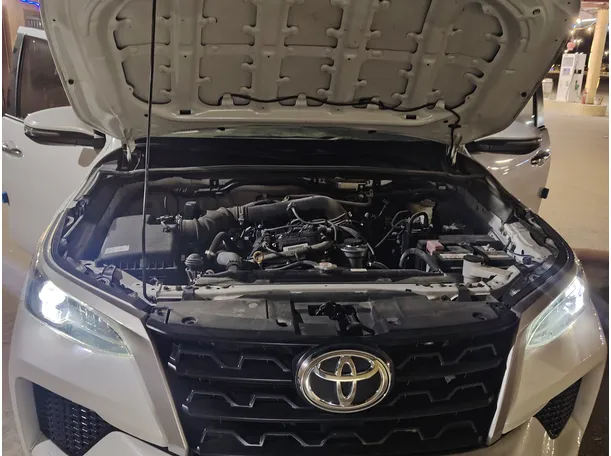 Car image 8