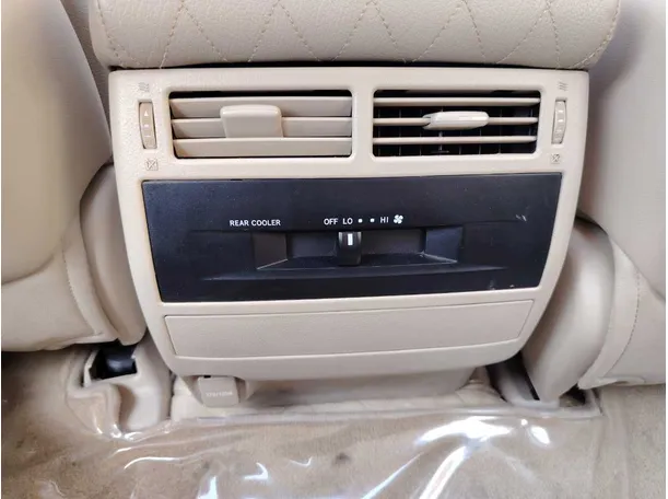 Car image 30