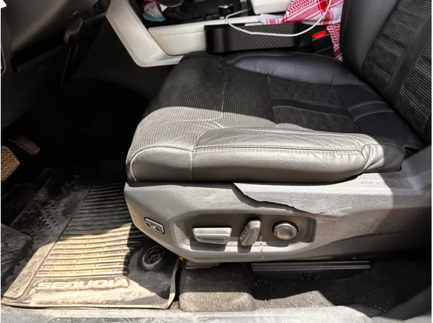 Car image 28