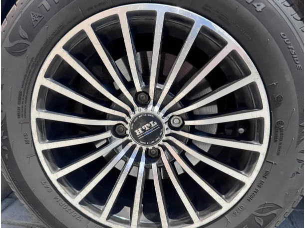 Car image 11
