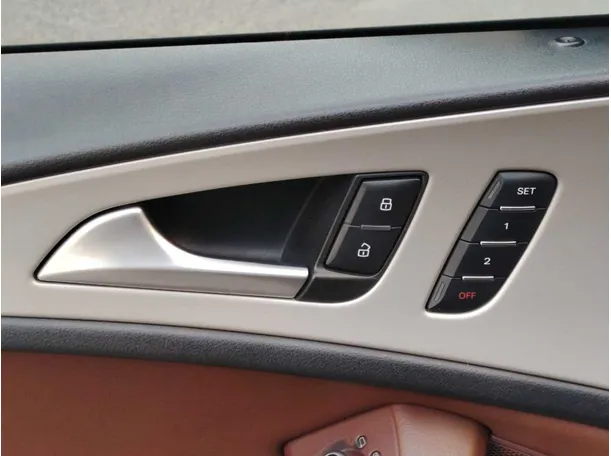 Car image 32