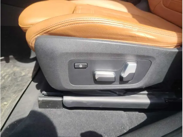 Car image 36