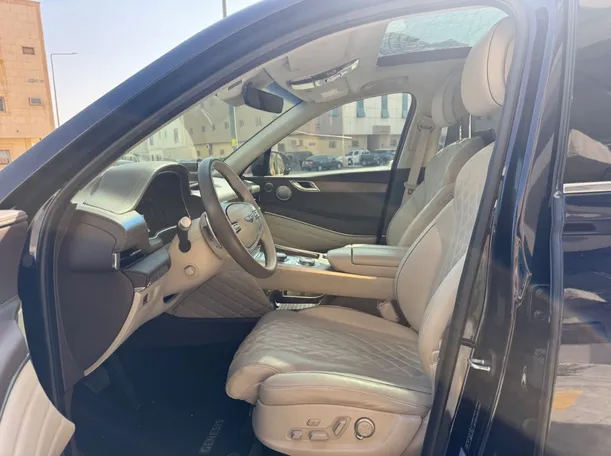 Car image 11