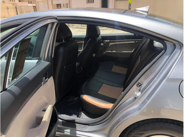 Car image 14