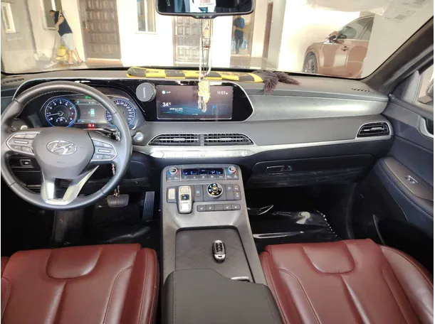 Car image 21