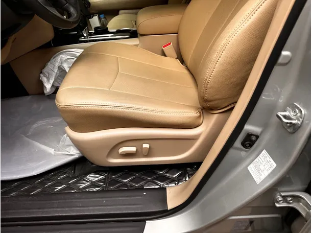 Car image 24