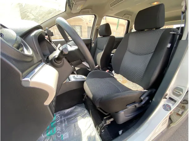 Car image 11