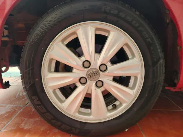 Car image 10