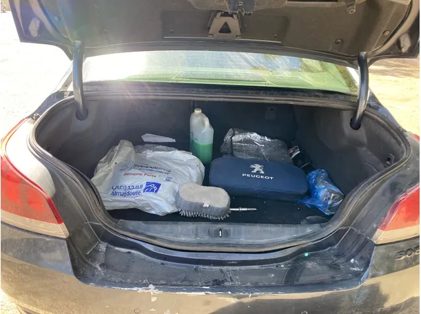 Car image 19