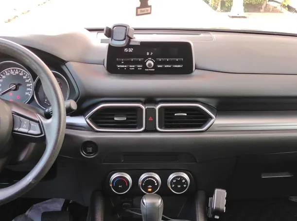 Car image 19