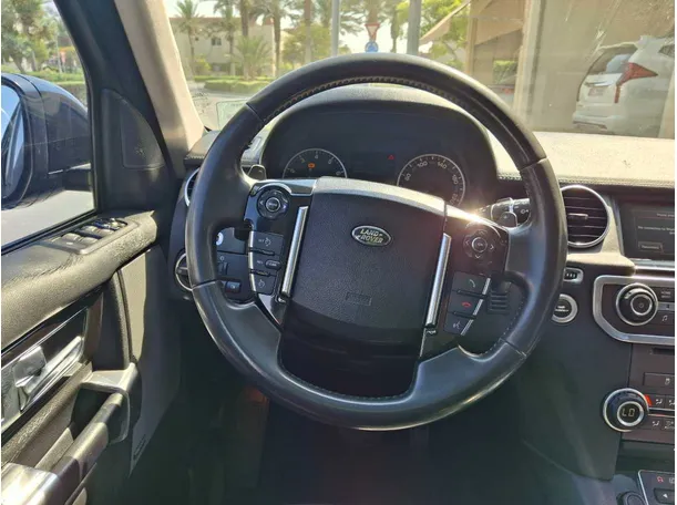 Car image 17
