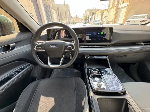 Car image 15