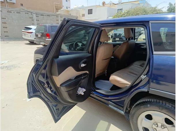Car image 14