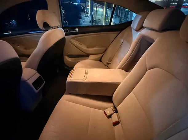 Car image 10