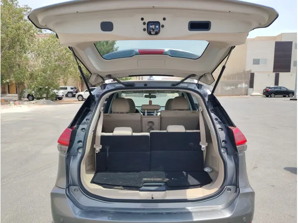 Car image 24