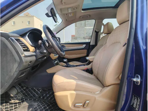 Car image 14