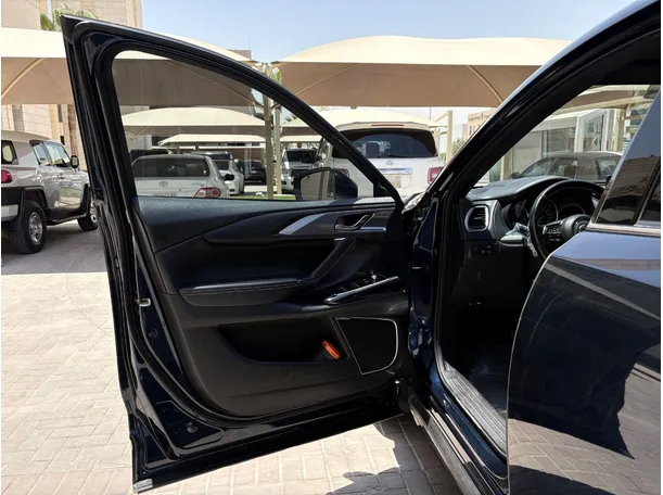 Car image 11