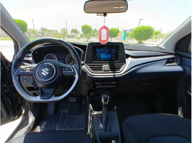 Car image 14