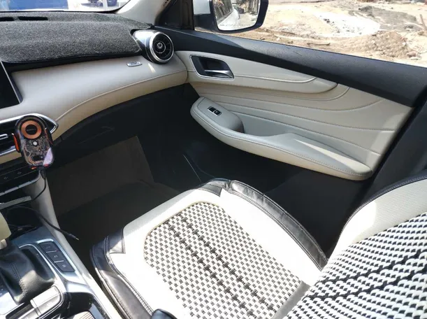 Car image 38