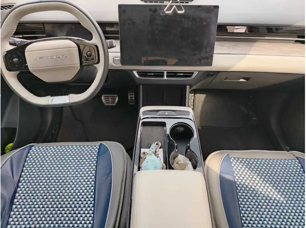 Car image 17