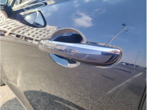Car image 25