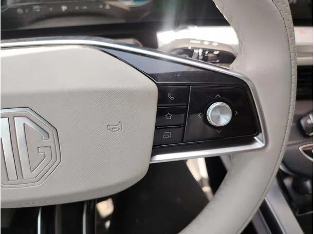 Car image 40