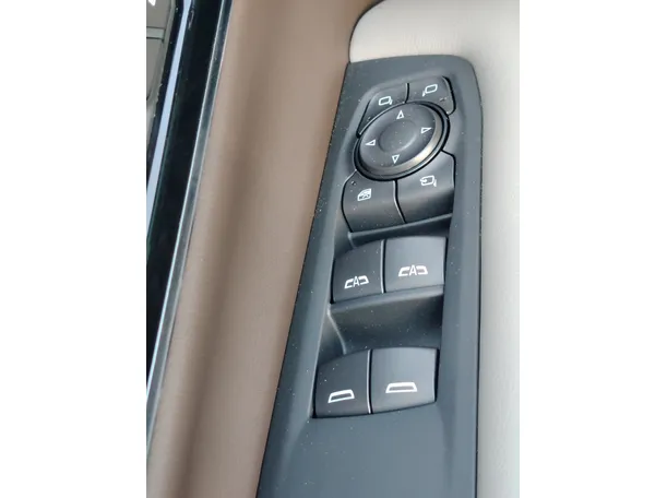 Car image 29