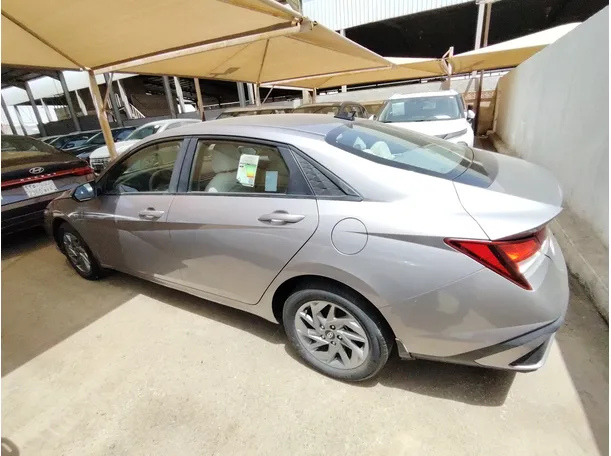 Car image 8
