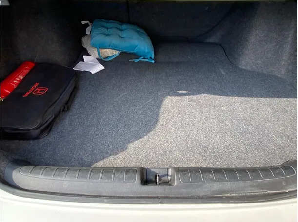 Car image 24