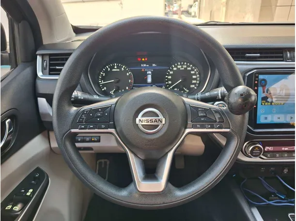 Car image 17