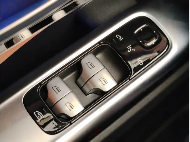 Car image 34