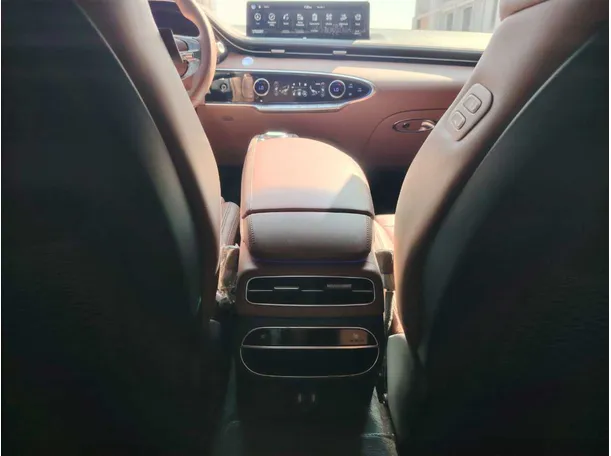 Car image 33