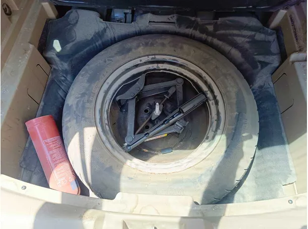 Car image 29
