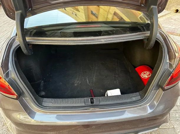 Car image 25