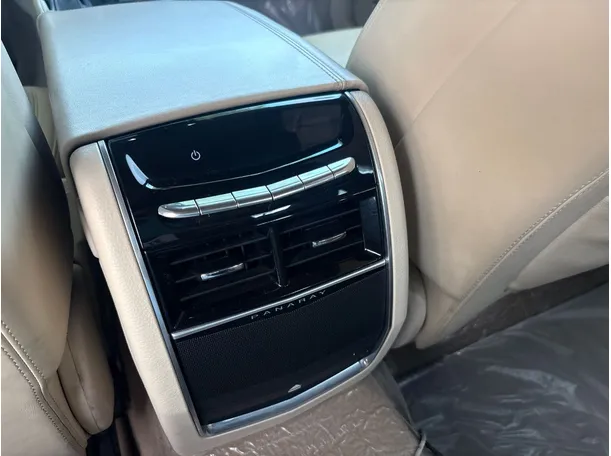 Car image 27