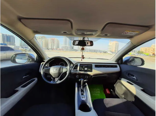 Car image 17