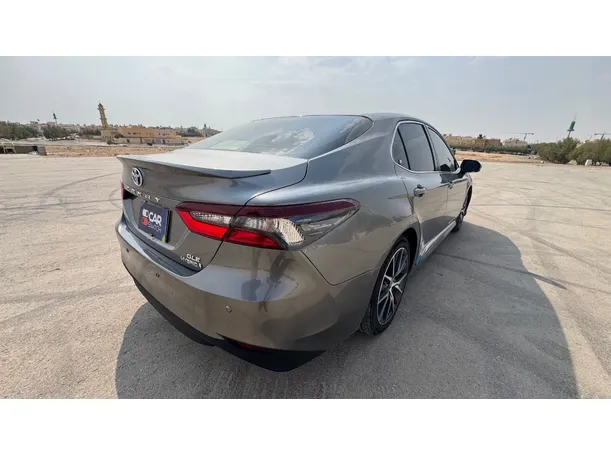 Car image 5