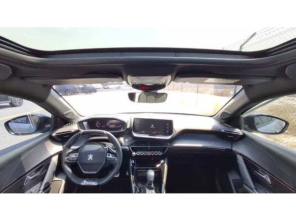 Car image 14