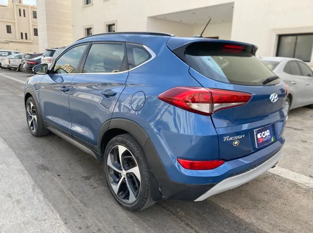 Car image 7
