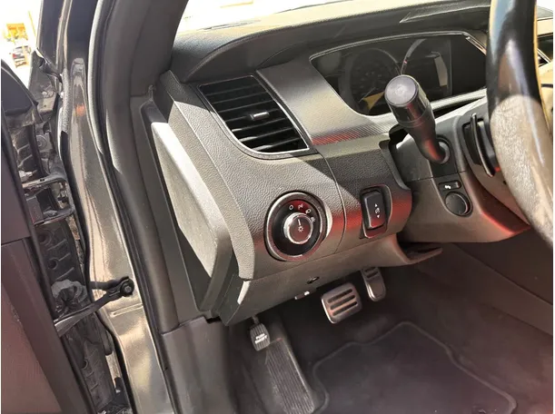 Car image 26