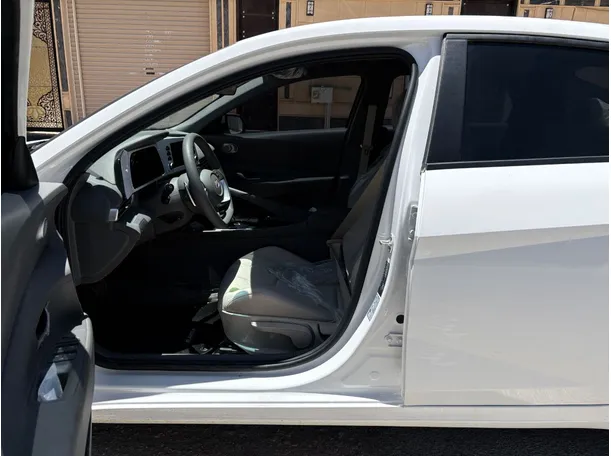 Car image 12