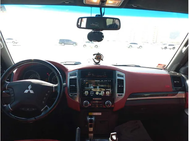 Car image 25