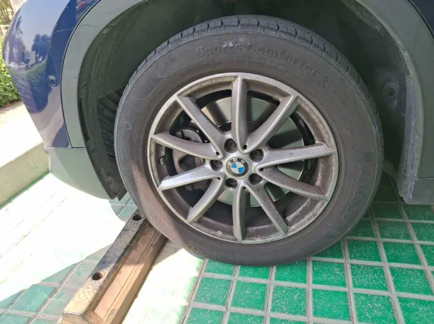 Car image 9